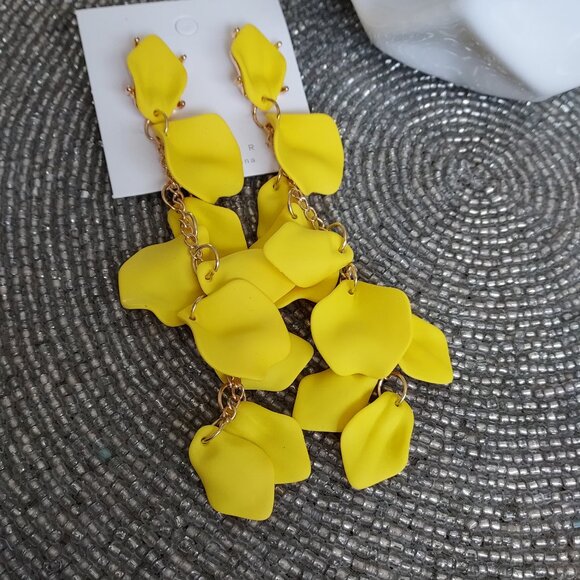 YELLOW Dangle Petal Earrings, NEW in bag - Picture 1 of 5